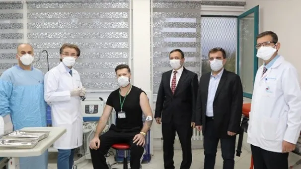 Yerli aşı adayında ilk doz Erciyes Üniversitesinde uygulandı.